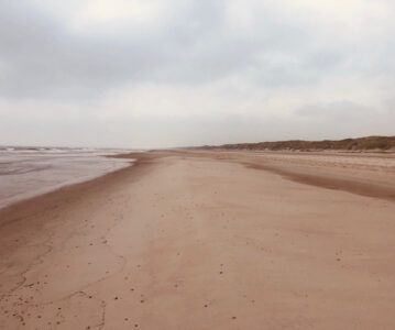 Schnell noch vor dem Check-in auf den Strand