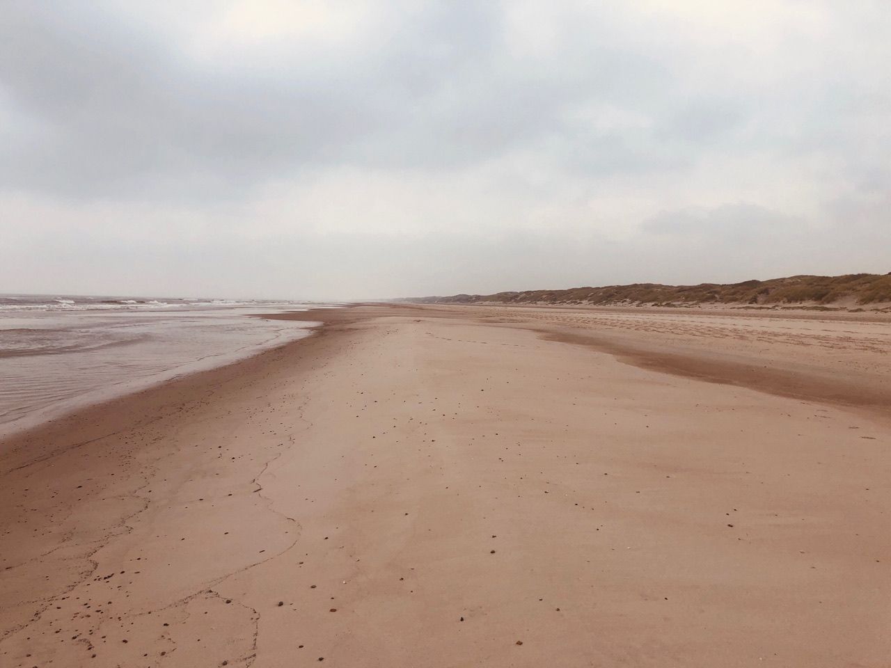 Schnell noch vor dem Check-in auf den Strand
